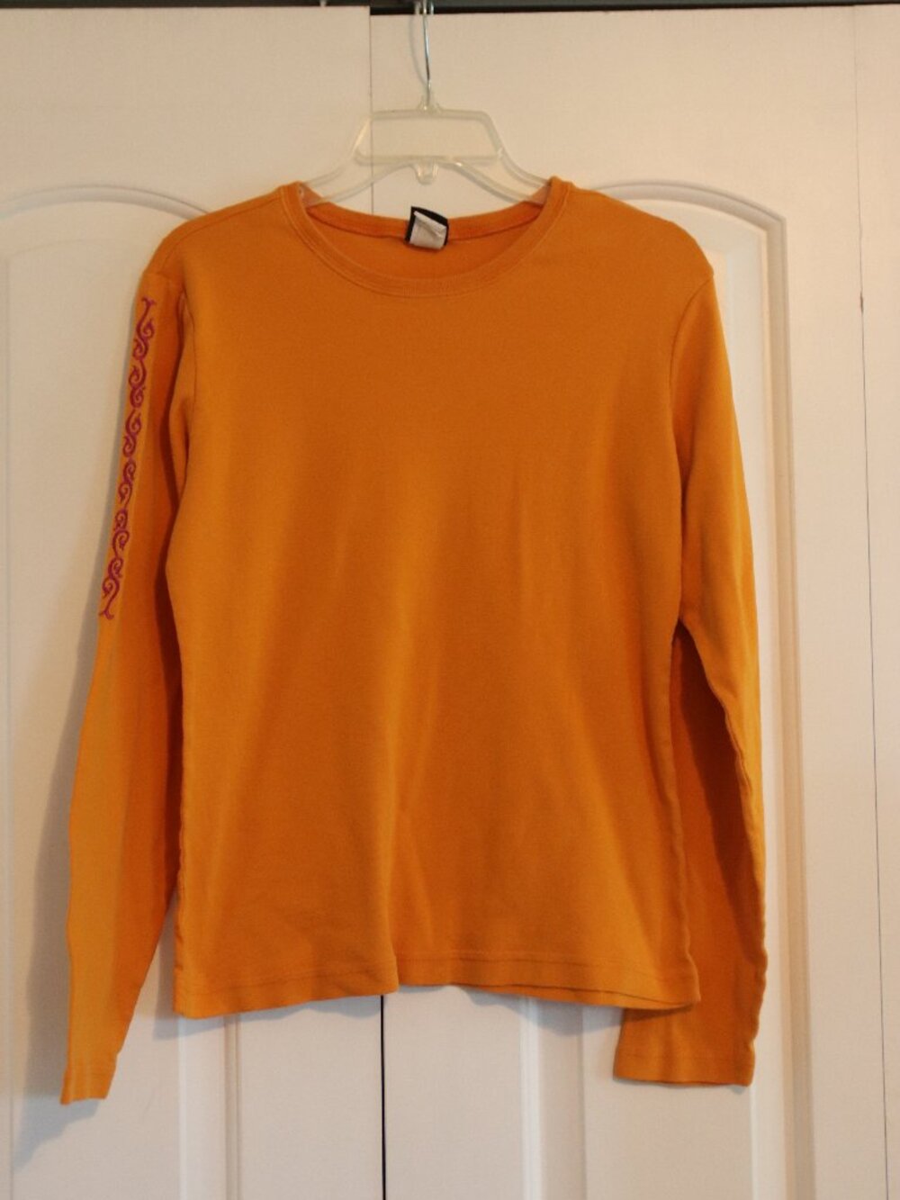 Patagonia Long Sleeve 100% Organic Cotton Tee Embroidered Sleeve Detail Sz Large